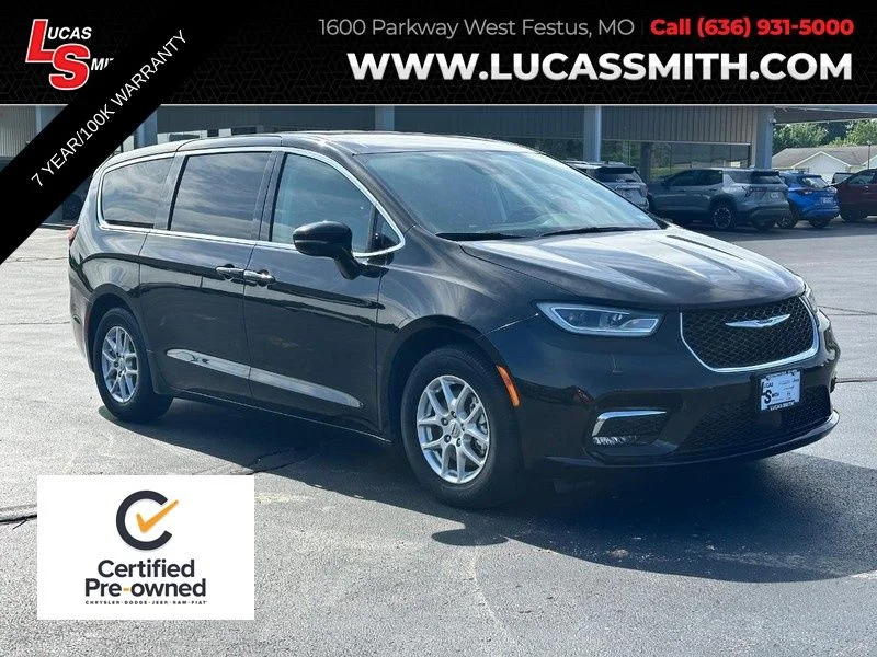 2024 Chrysler Pacifica Touring L's photo