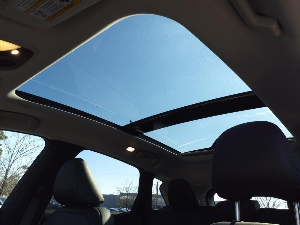 Used 2024 Radiant White INFINITI LUXE image 8
