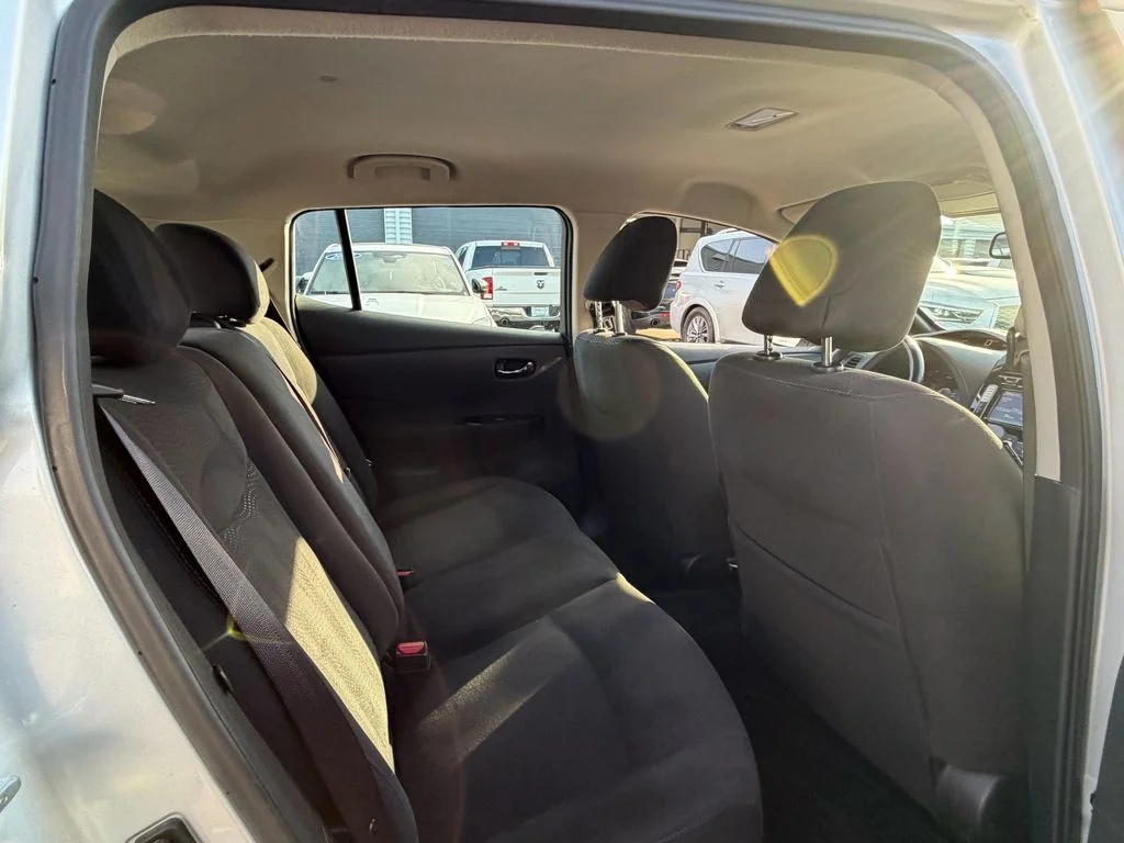 Used 2013 Silver Nissan SV image 16