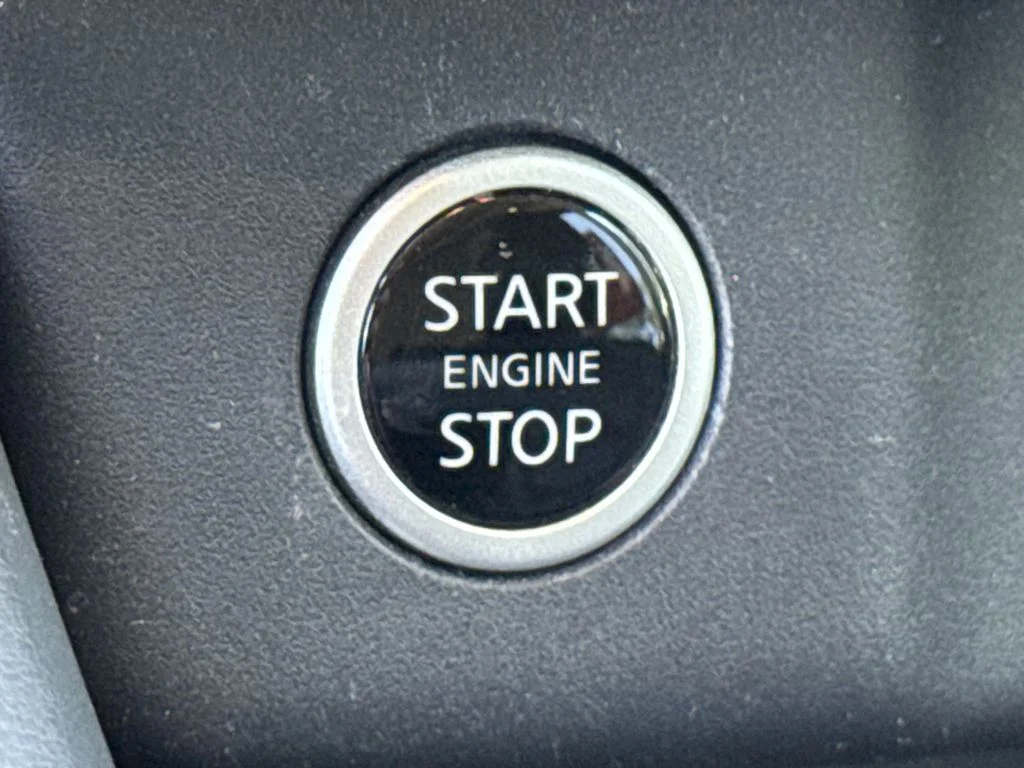 Used 2021 Silver Nissan Platinum image 46