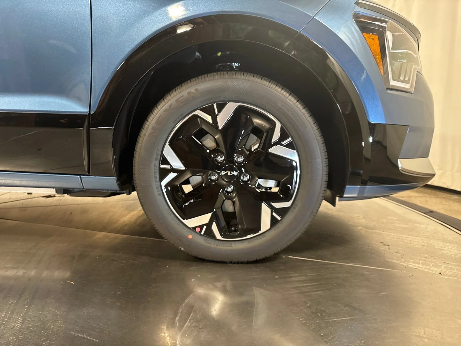 New 2026 Mineral Blue Kia Wind image 14