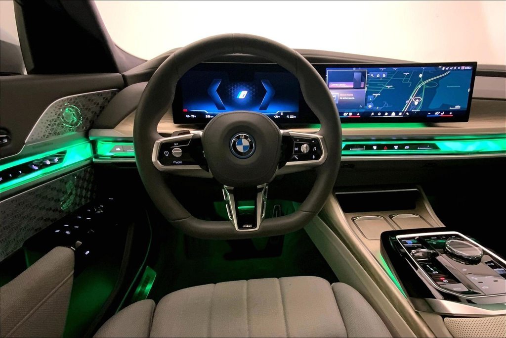 Certified Used 2023 Mineral White Metallic BMW  image 4