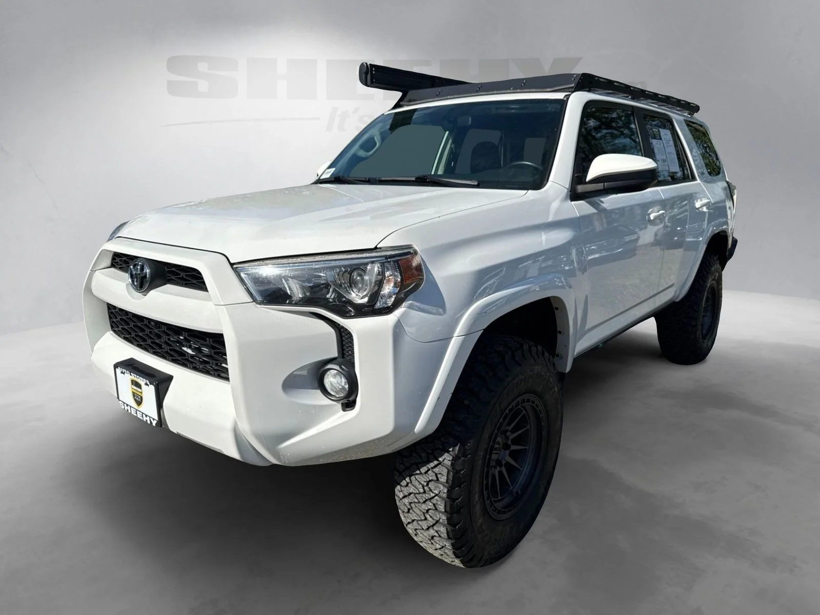 Used 2018 Super White Toyota SR5 image 16