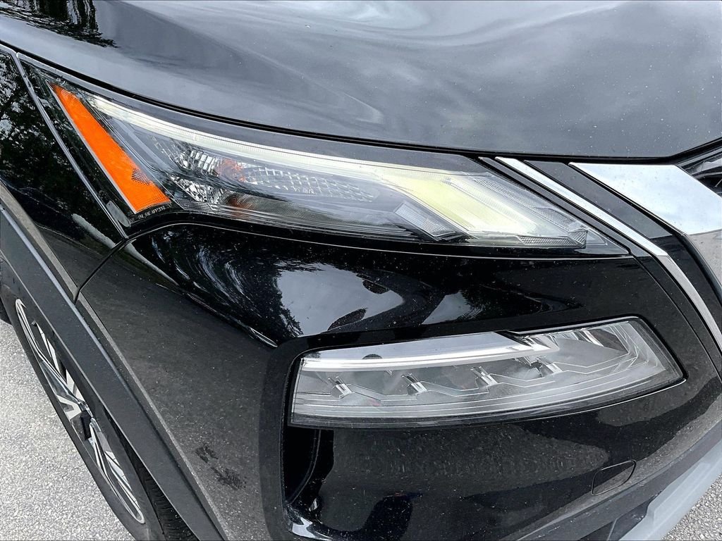 Used 2022 Super Black Nissan SV image 32