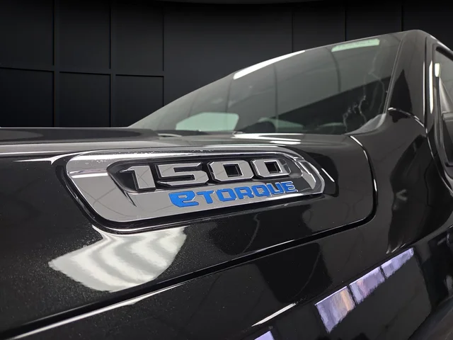 New 2026 Diamond Black Crystal Pearl-Coat Exterior Paint RAM Big Horn/Lone Star image 40