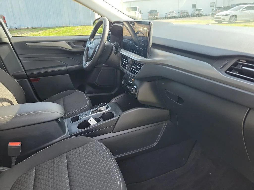 Used 2023 White Ford Active image 36