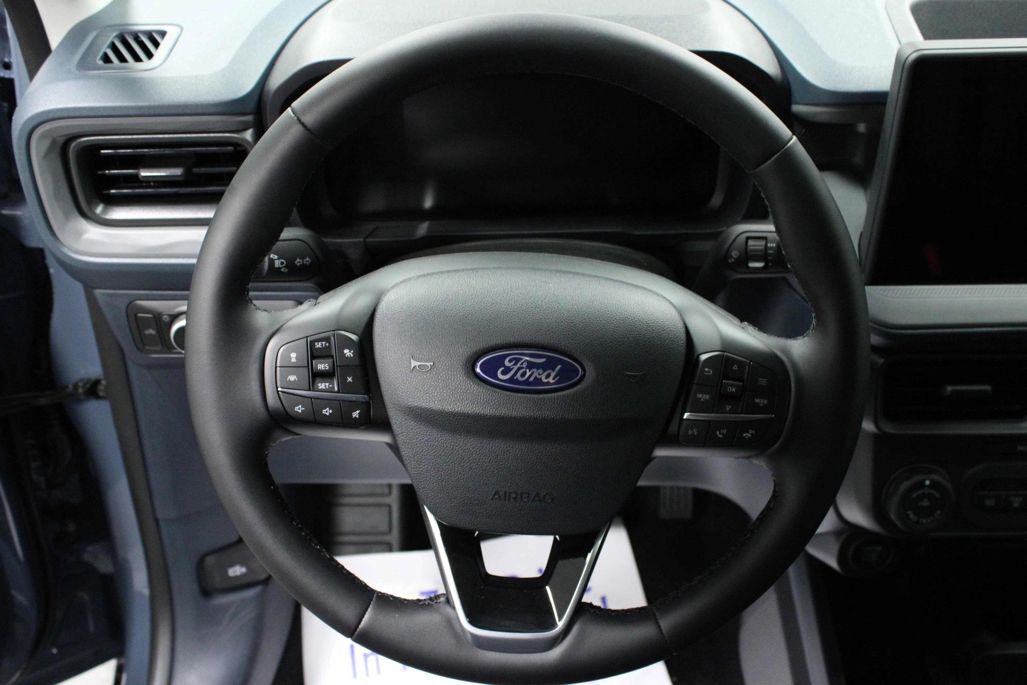 New 2025 Azure Gray Metallic Tri-Coat Ford Lariat® image 17