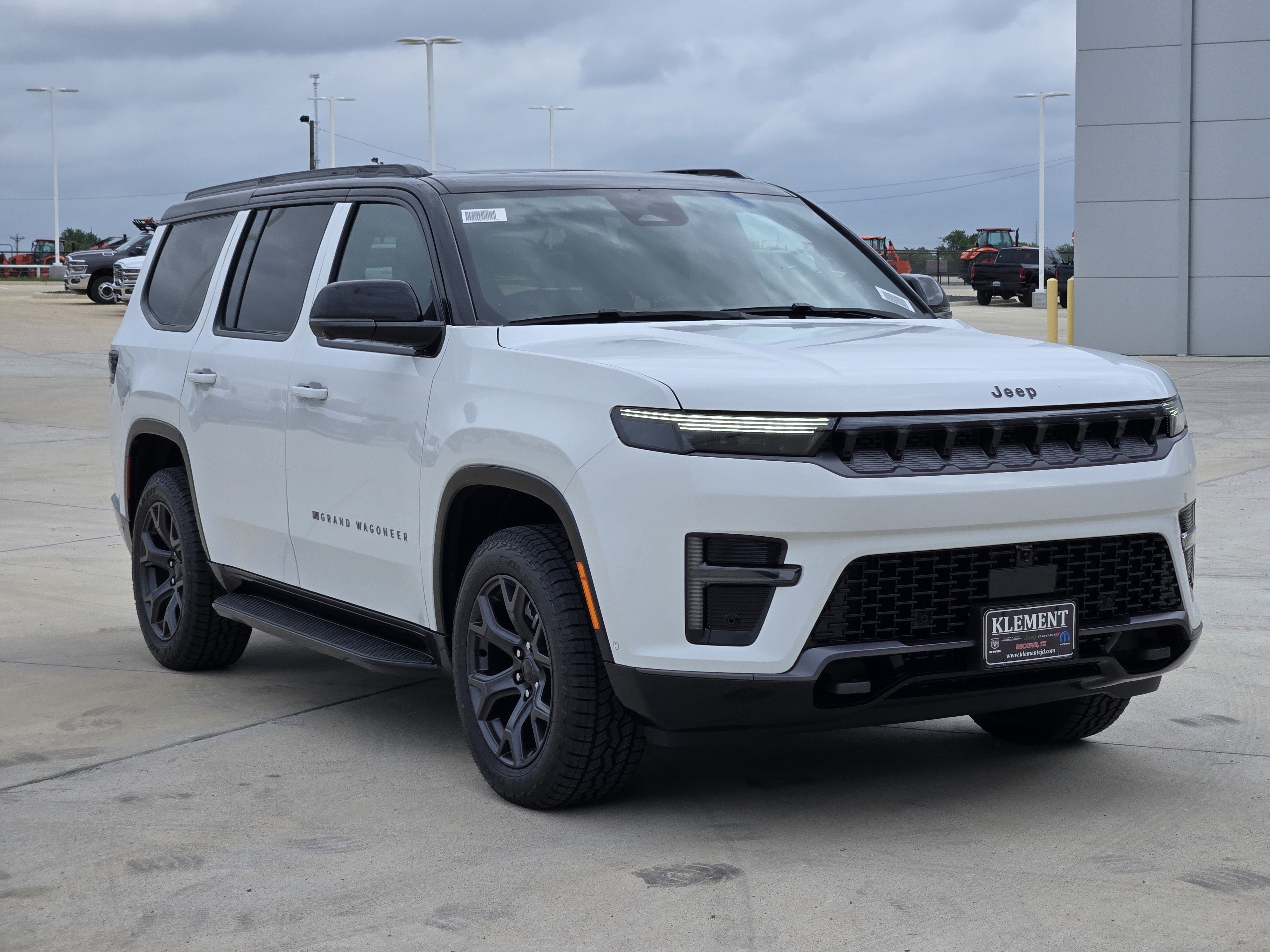 New 2026 Bright White Clear-Coat Exterior Paint Jeep Upland image 3