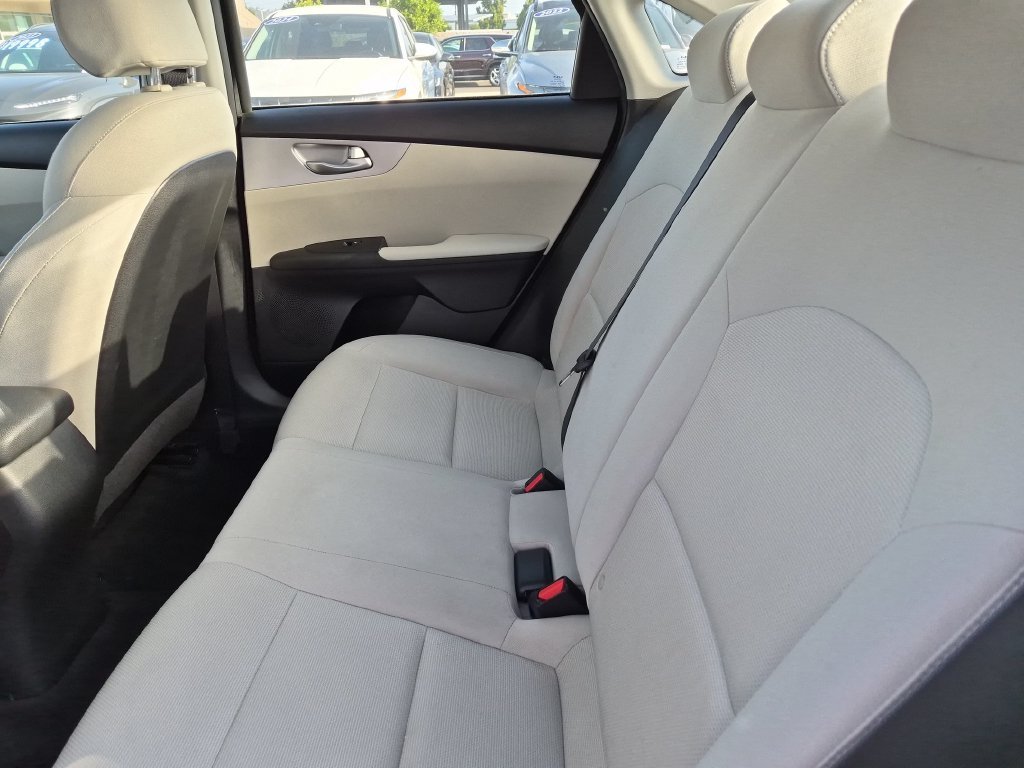 2023 Kia Forte LXS - Photo 28