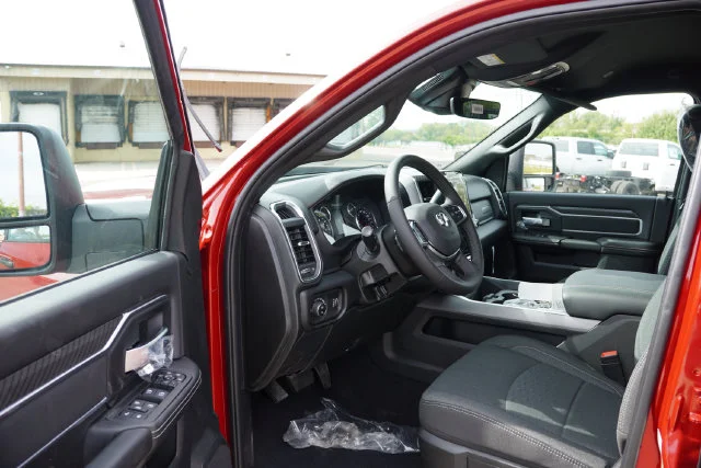 New 2027 Molten Red Pearl-Coat Exterior Paint RAM Big Horn image 11