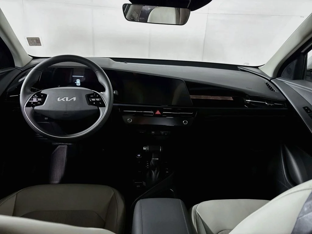 New 2026 Snow White Pearl Kia EX image 12