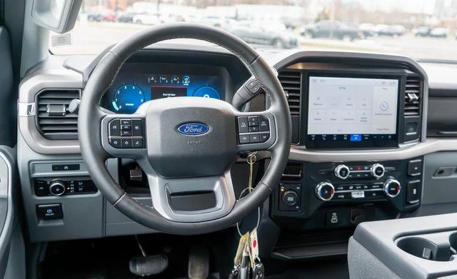 Used 2025  Ford XLT image 13