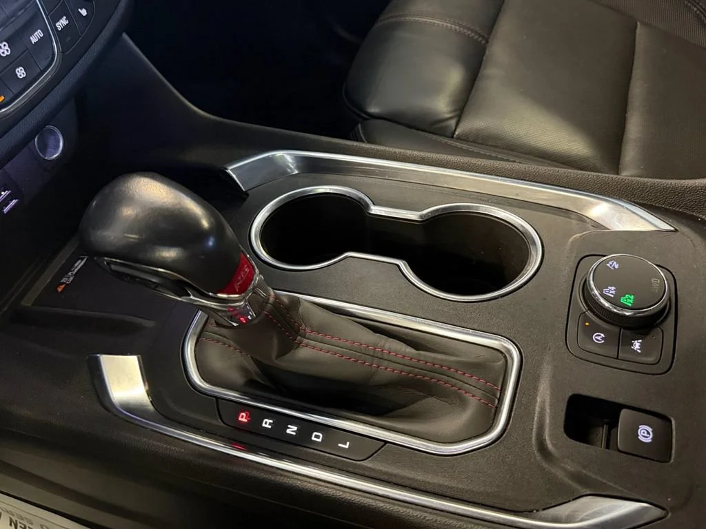 Used 2022 SILVER ICE METALLIC Chevrolet RS image 33