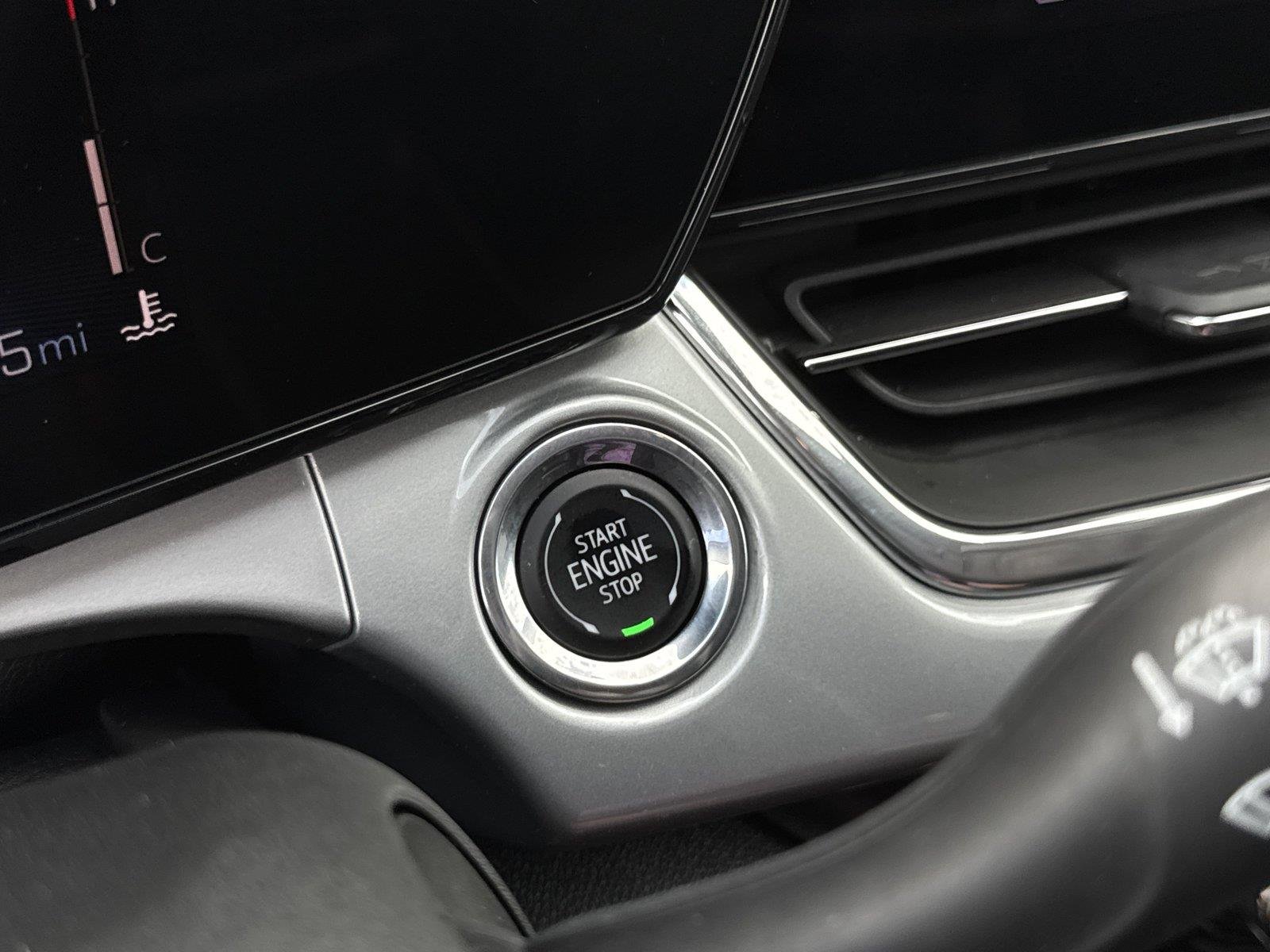 Used 2025 Summit White Chevrolet LT image 24
