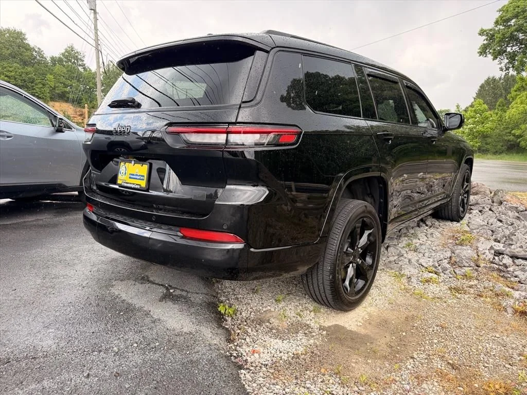 Used 2025 Black Jeep Altitude X image 17
