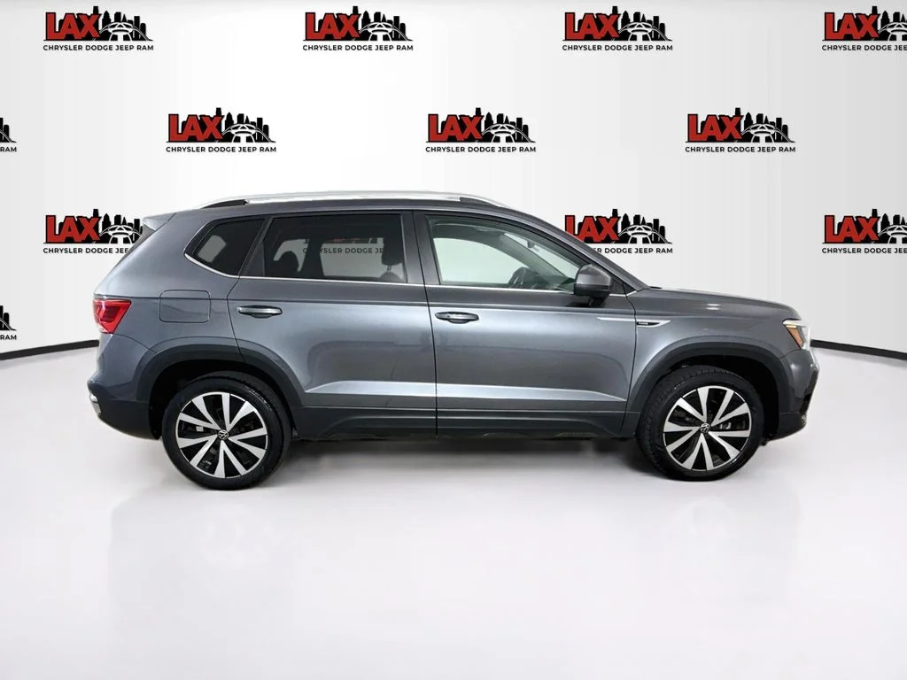 Used 2022 Black Volkswagen 1.5T SE image 8