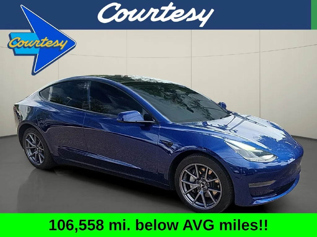 Used 2022  Tesla Base image 1