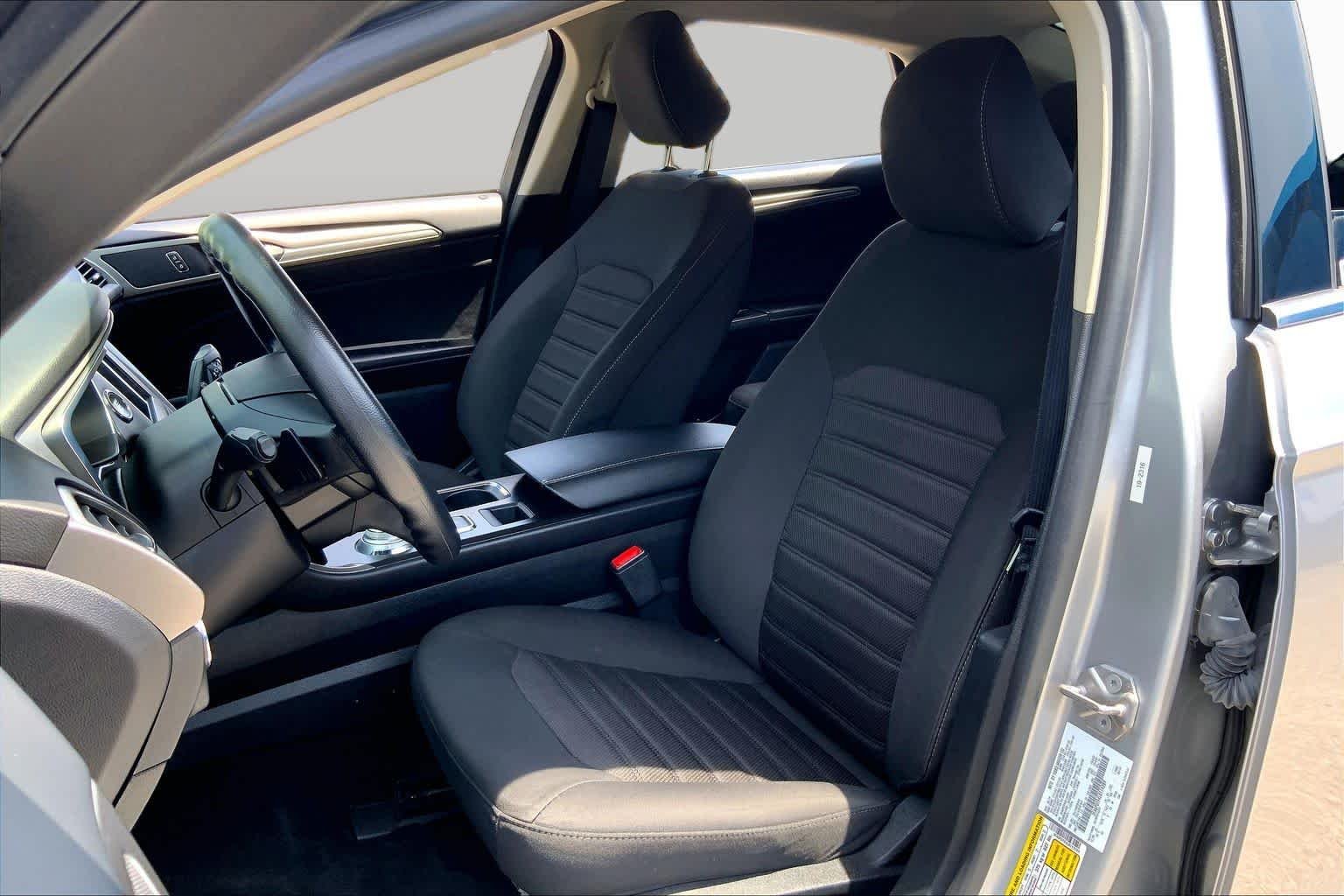Pre-Owned 2020 Ford Fusion SE