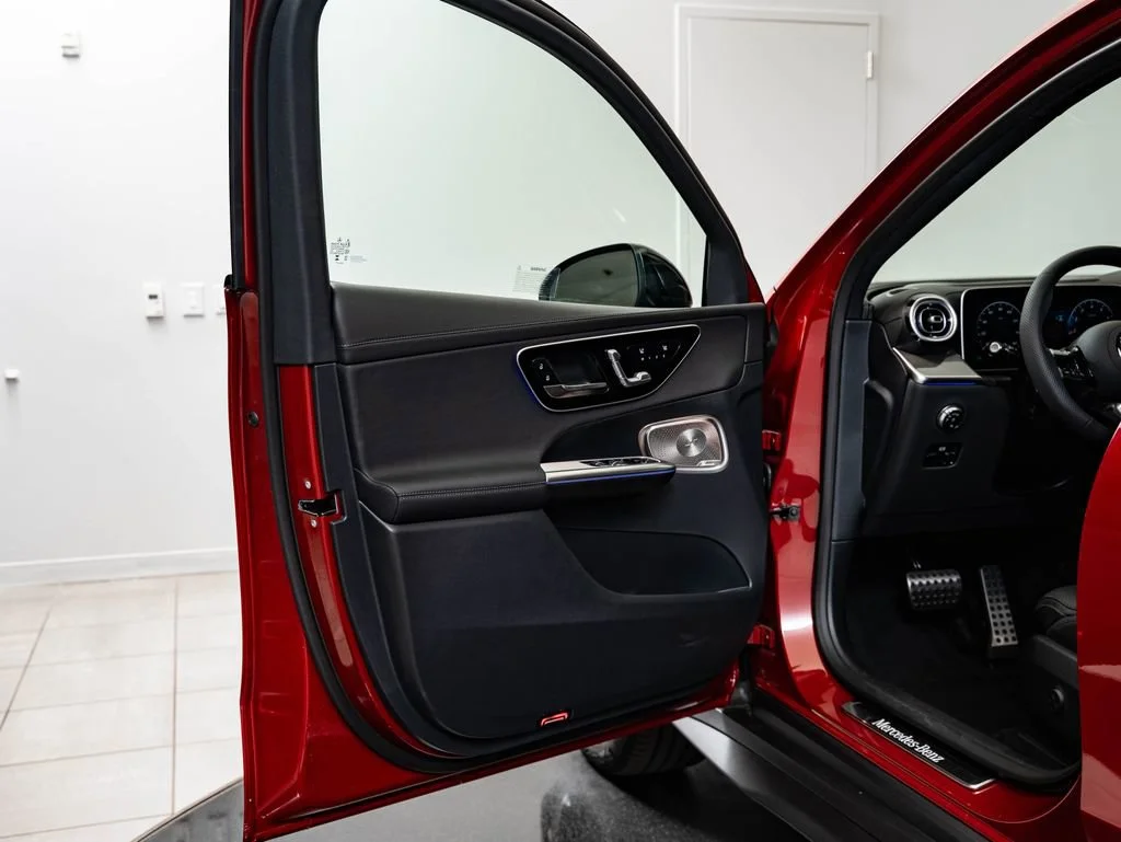 New 2026 Manufaktur Patagonia Red Mercedes-Benz GLC 300 image 27