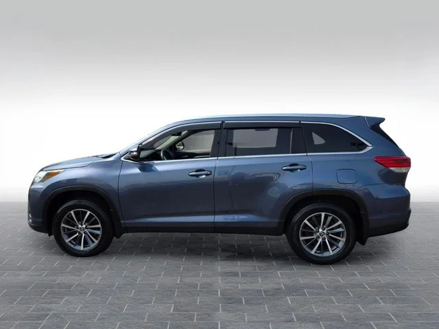 Used 2019 Blue Toyota XLE image 4