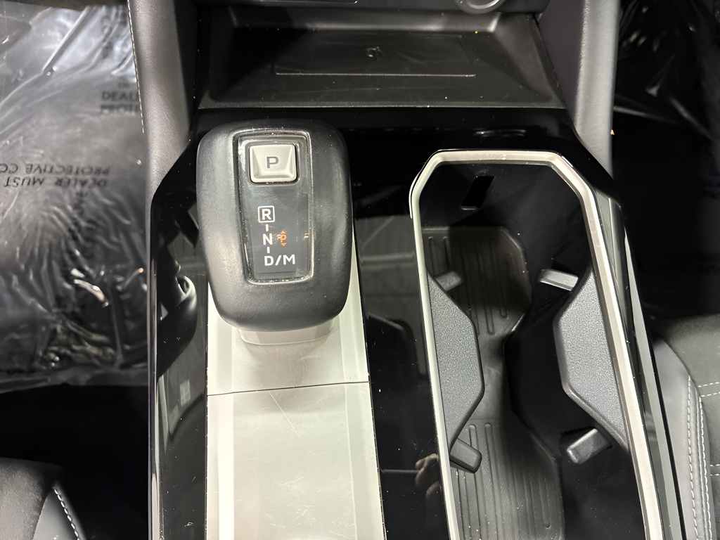 Used 2025  Mitsubishi SE image 14