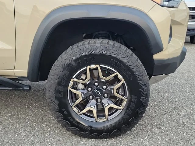2024 Chevrolet Colorado ZR2 - Photo 6