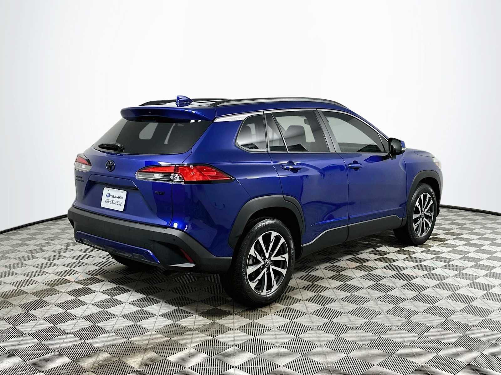 Used 2022 Blue Crush Metallic Toyota XLE image 7