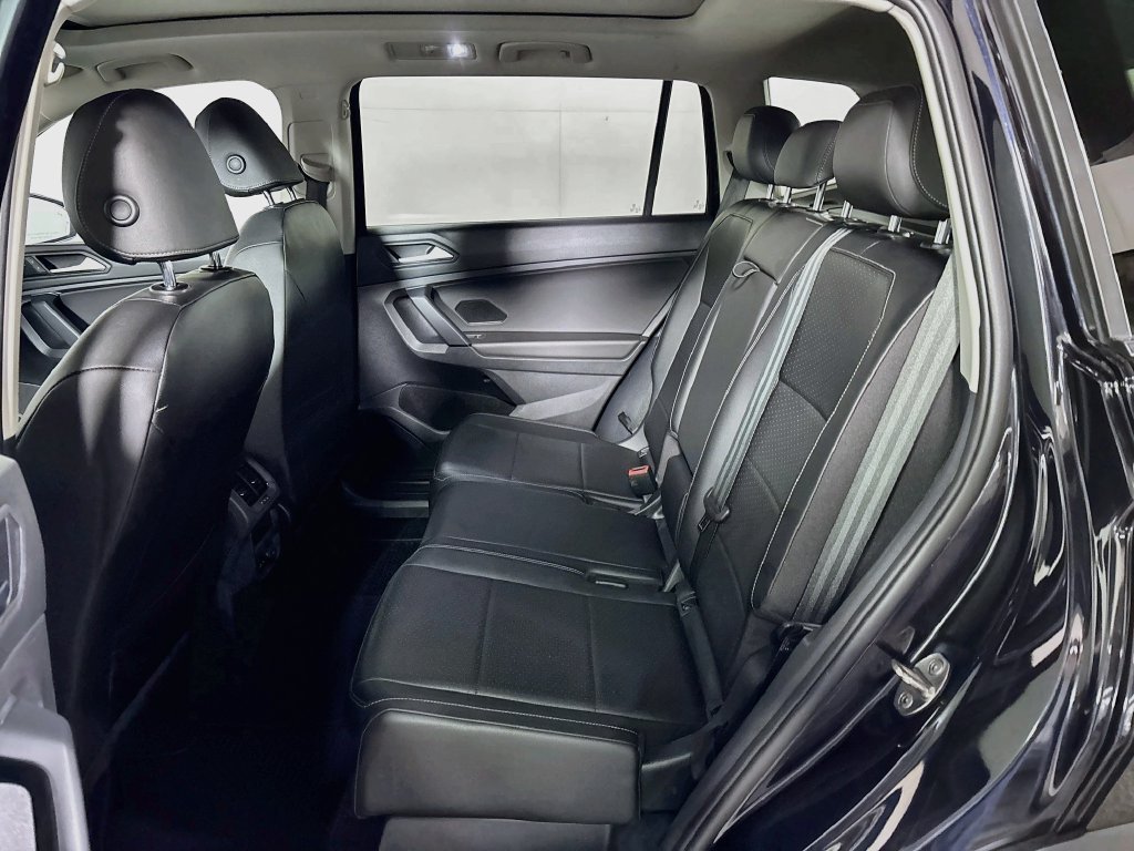 Used 2019 Deep Black Volkswagen 2.0T SE image 20