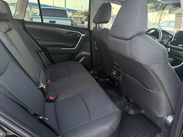 2025 Toyota RAV4 LE - Photo 28