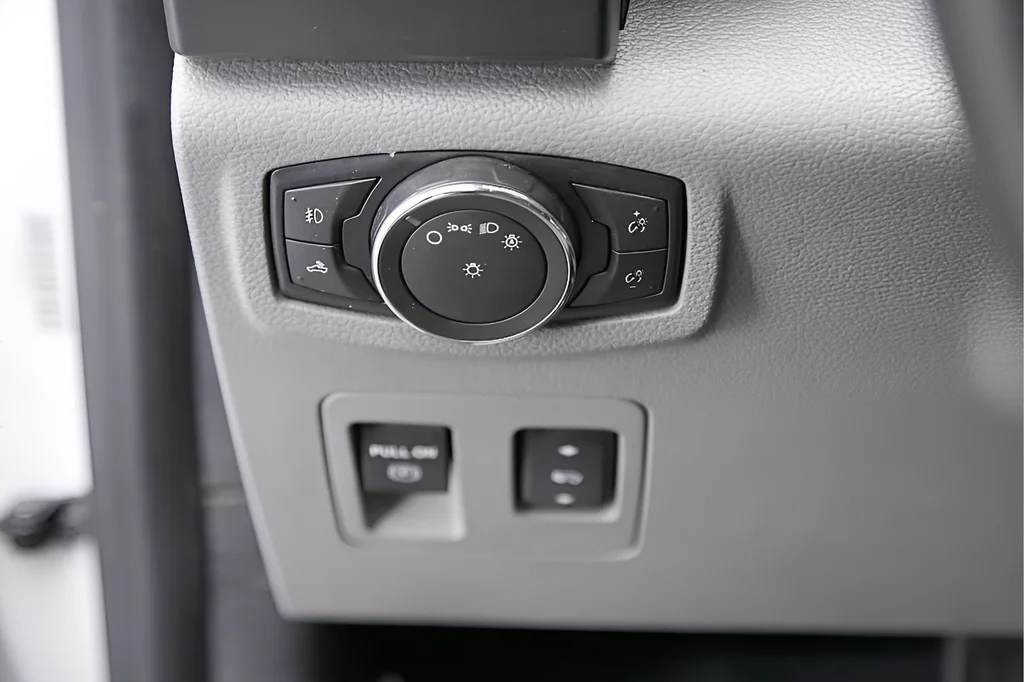 Used 2016 Oxford White Ford XLT image 16