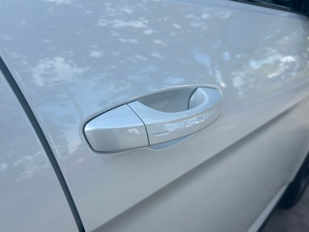 New 2026 Silver Volkswagen SE w/Technology image 30