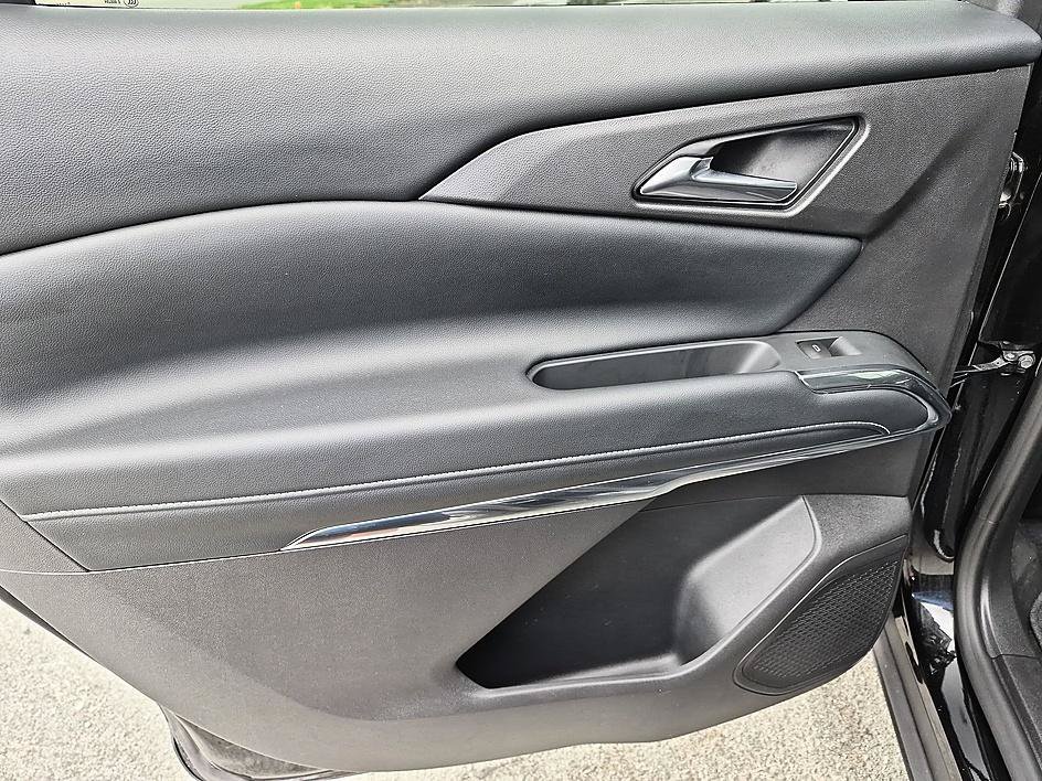 Used 2026 Mosaic Black Metallic Chevrolet FWD LT image 28