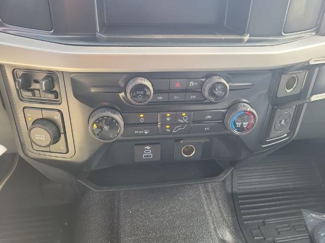 2025 Ford F-450 Super Duty Chassis Cab XL - Photo 30