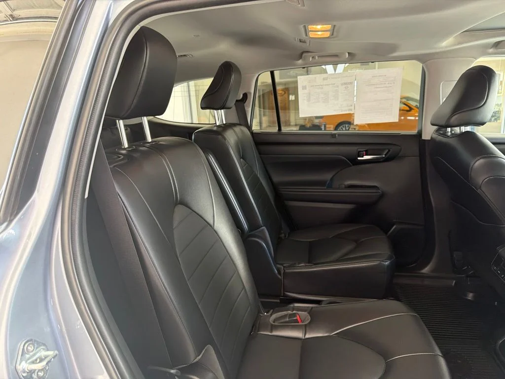 Used 2022 Moon Dust Toyota XLE image 31