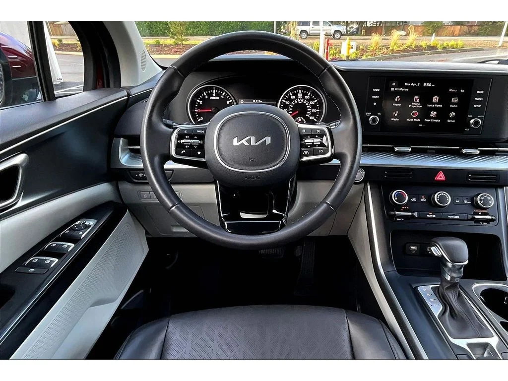 Used 2024 Flare Red Kia LX image 5