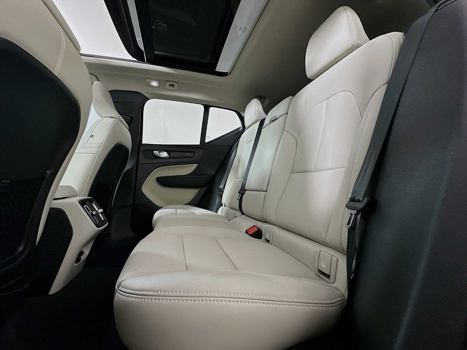 New 2026 Aurora Silver Volvo Ultra image 23