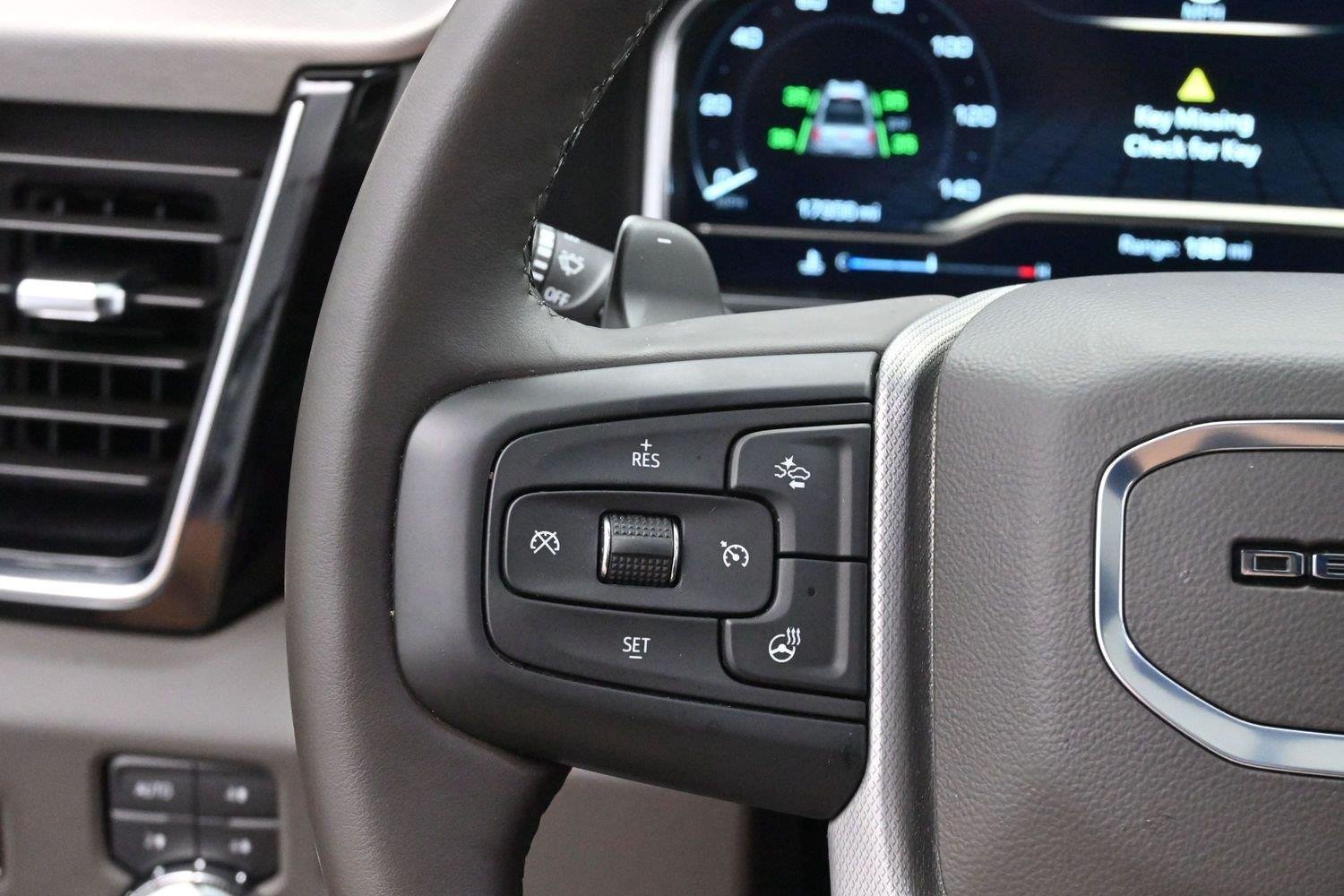 Used 2024 White Frost Tricoat GMC Denali image 19