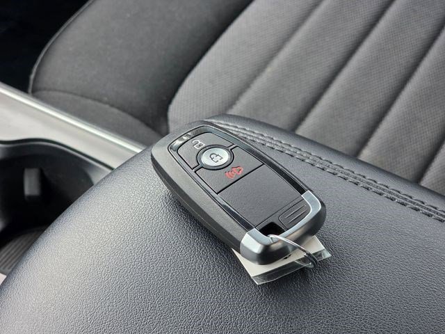 Used 2022 Black Metallic Ford SE image 34