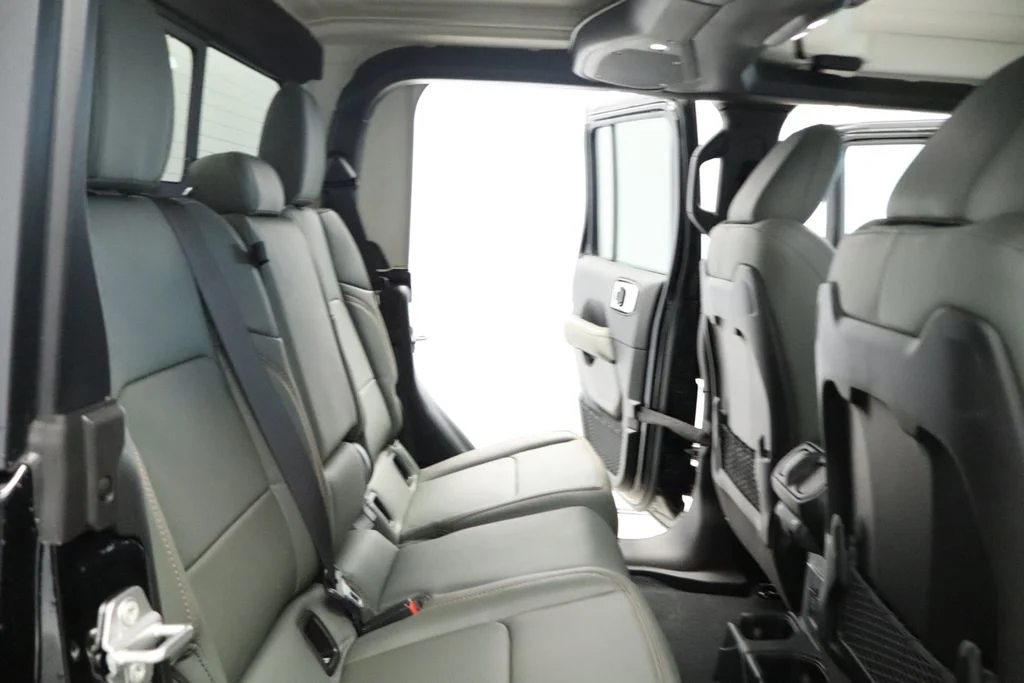 New 2026 Black Clearcoat Jeep Mojave image 24