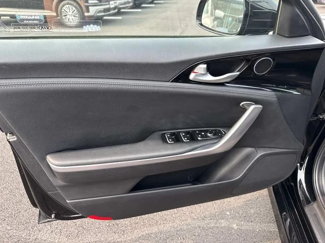Used 2018 Black Kia  image 25