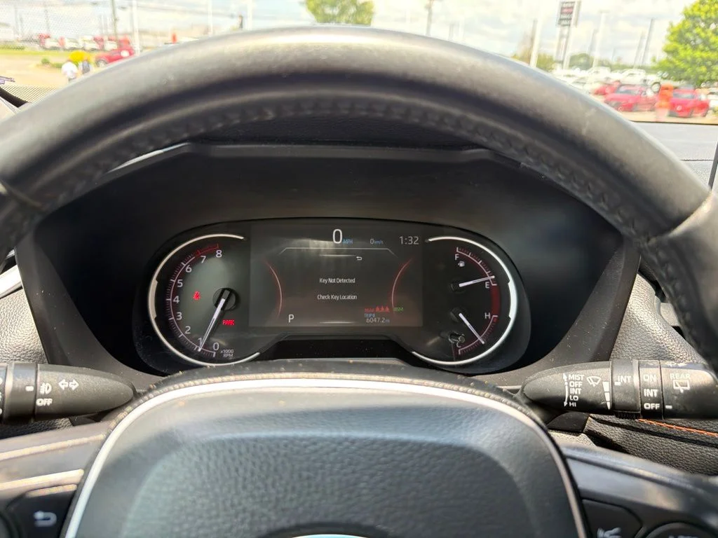 Used 2020  Toyota Adventure image 19