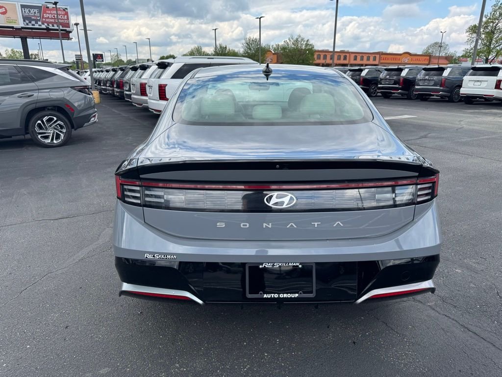 Used 2024 Blue Hyundai SEL image 6