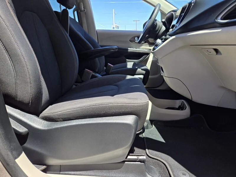 Used 2017 Molten Silver Chrysler Touring image 13