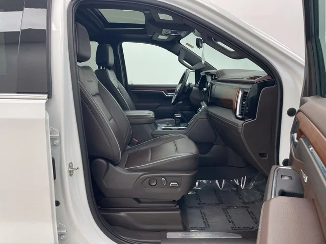 Certified Used 2023 White GMC  image 27
