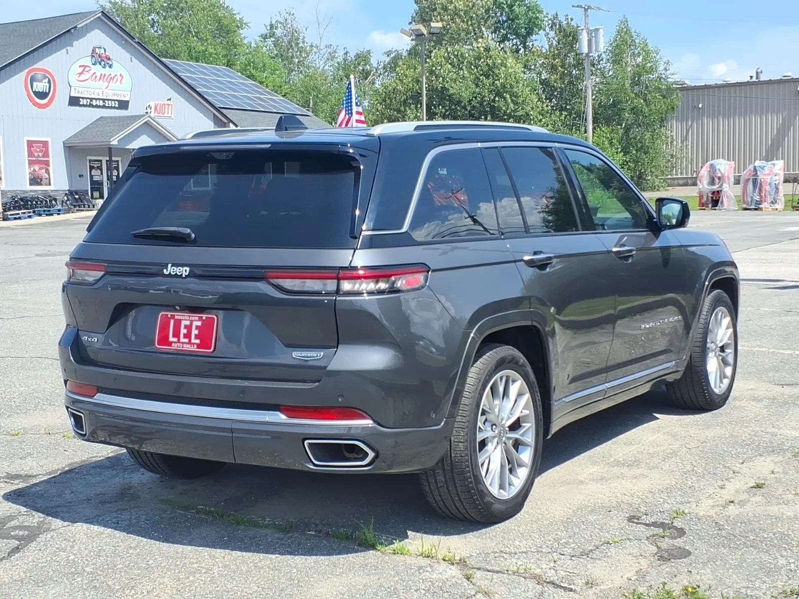 Used 2022 Gray Metallic Jeep Summit image 5