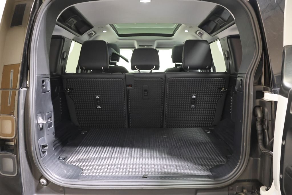 Used 2026 Fuji White Land Rover S image 47