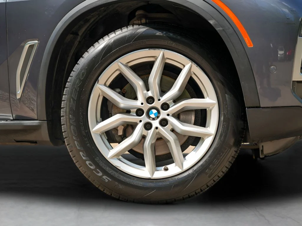 Used 2019 Gray BMW xDrive40i image 13