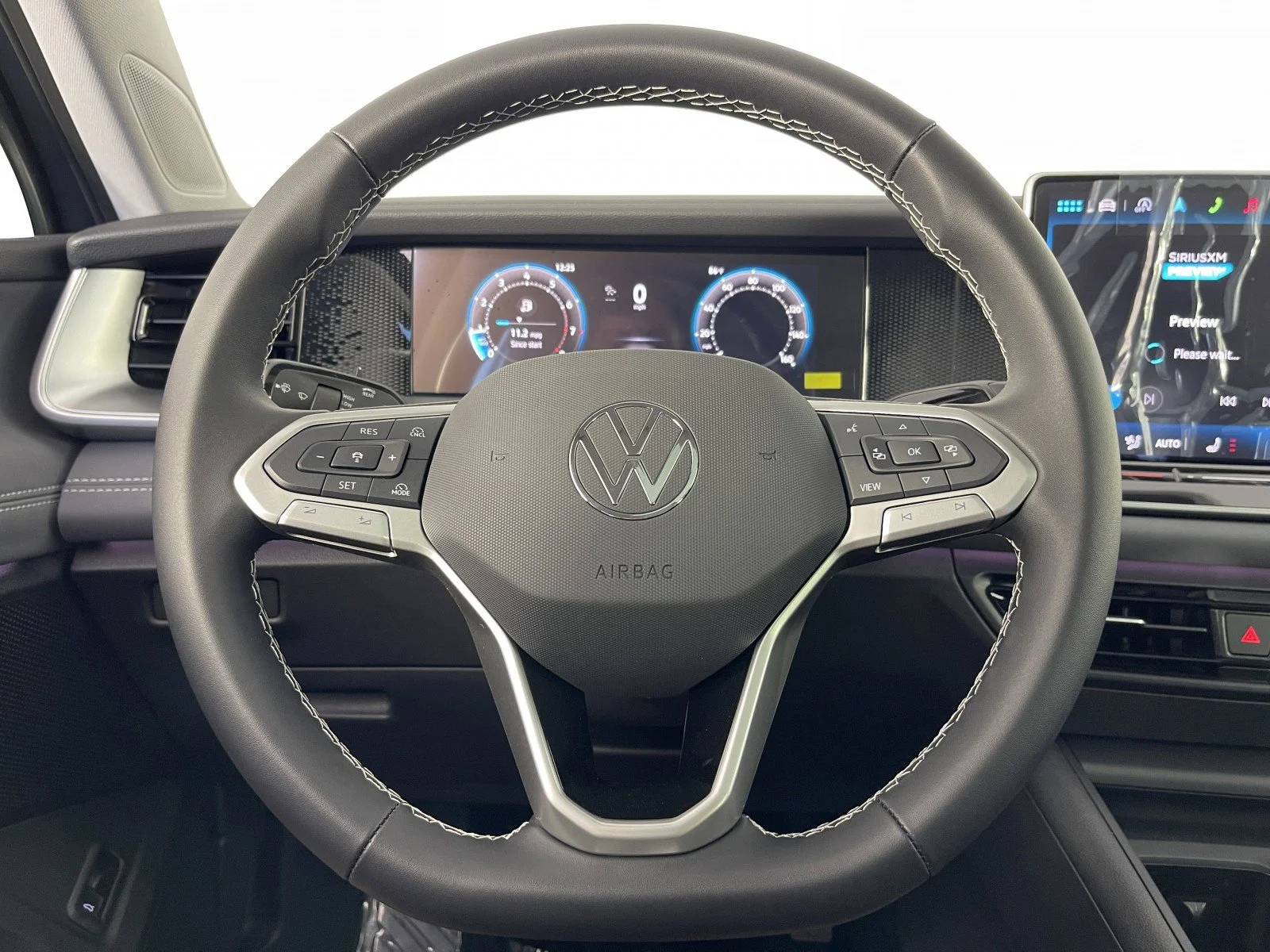 2025 Volkswagen Tiguan SE - Photo 23