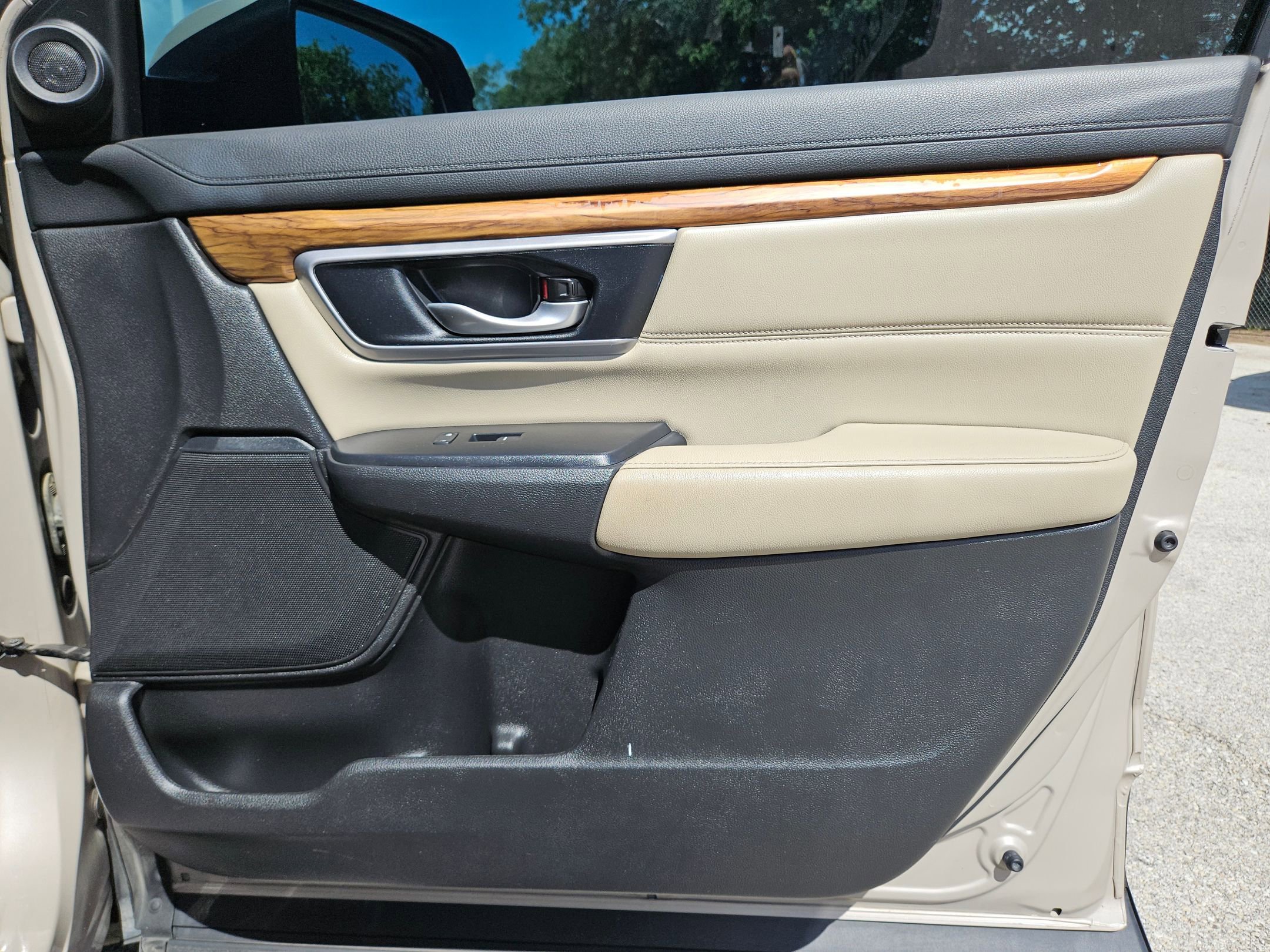 Used 2017 Beige Honda Touring image 29