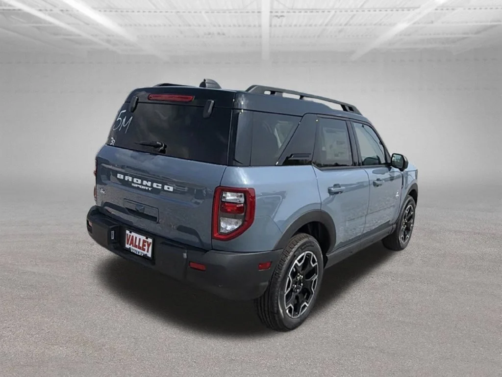 New 2026 Azure Gray Metallic Tri-Coat Ford Outer Banks® image 9